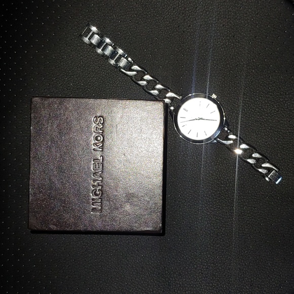 Michael Kors Accessories - Michael Kors Watch Silver Chain Watch MK Silver Watch comes w/Box⌚️New Battery